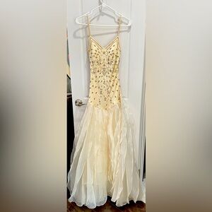 Sue Wong Evening/Prom dress size 2 cream color